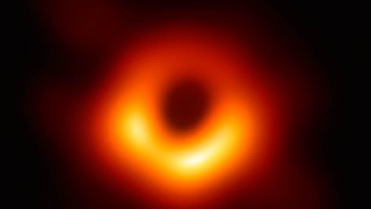 Presentan la primera foto de un agujero negro