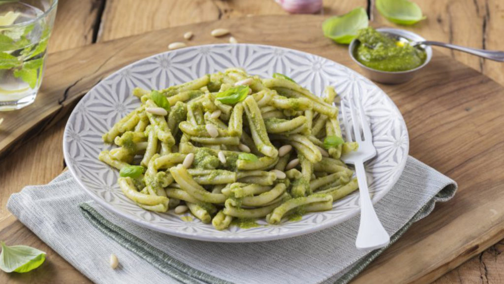 Cavatelli con pesto de albahaca y perejil