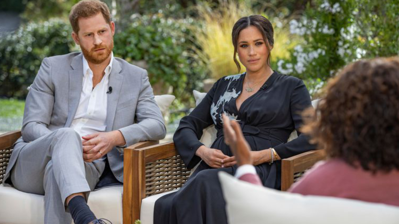 Un libro revela quién de la monarquía británica hizo comentarios racistas sobre el hijo del principe Enrique