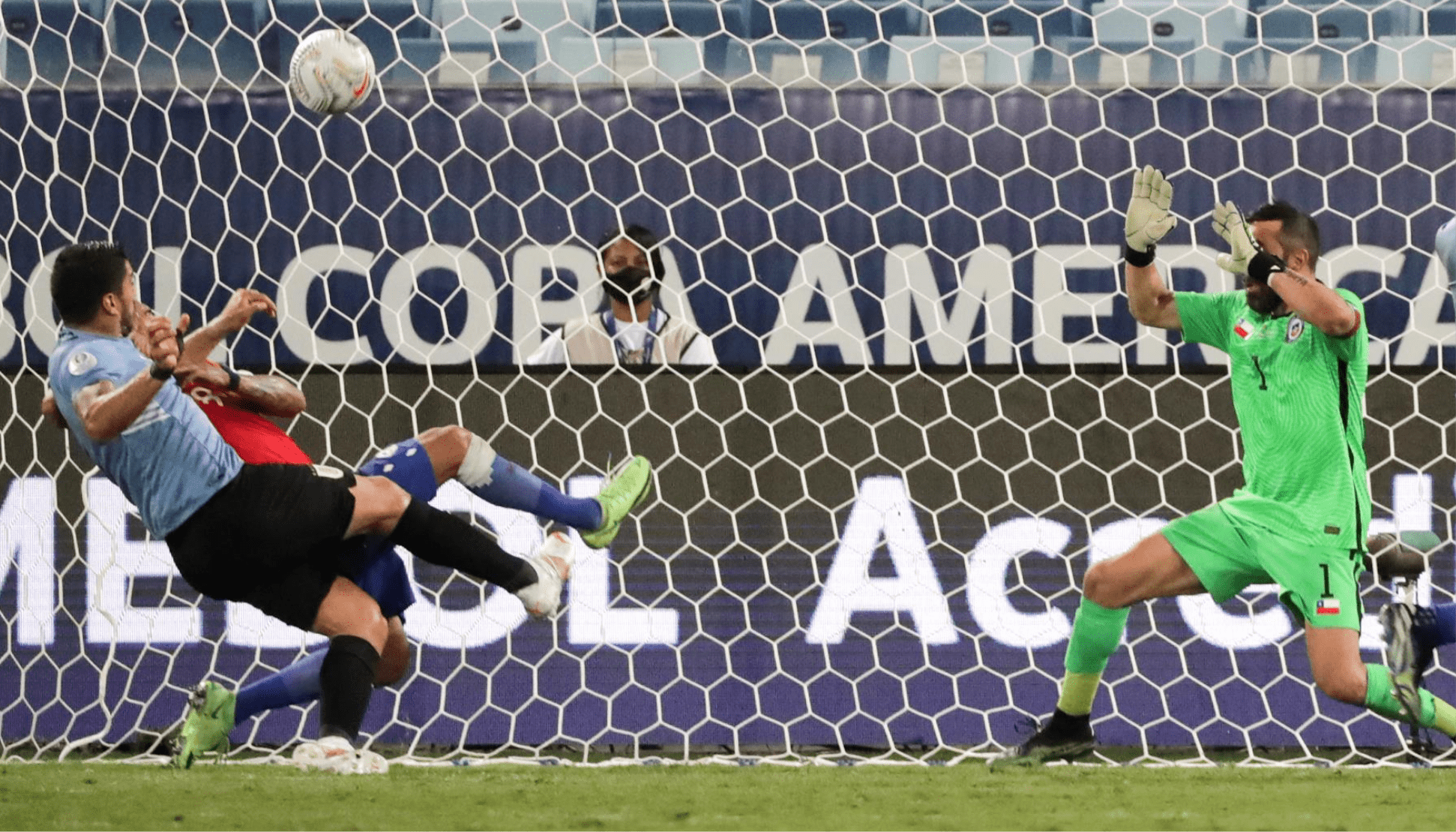 Tras un empate, Uruguay logró su primer punto en la Copa