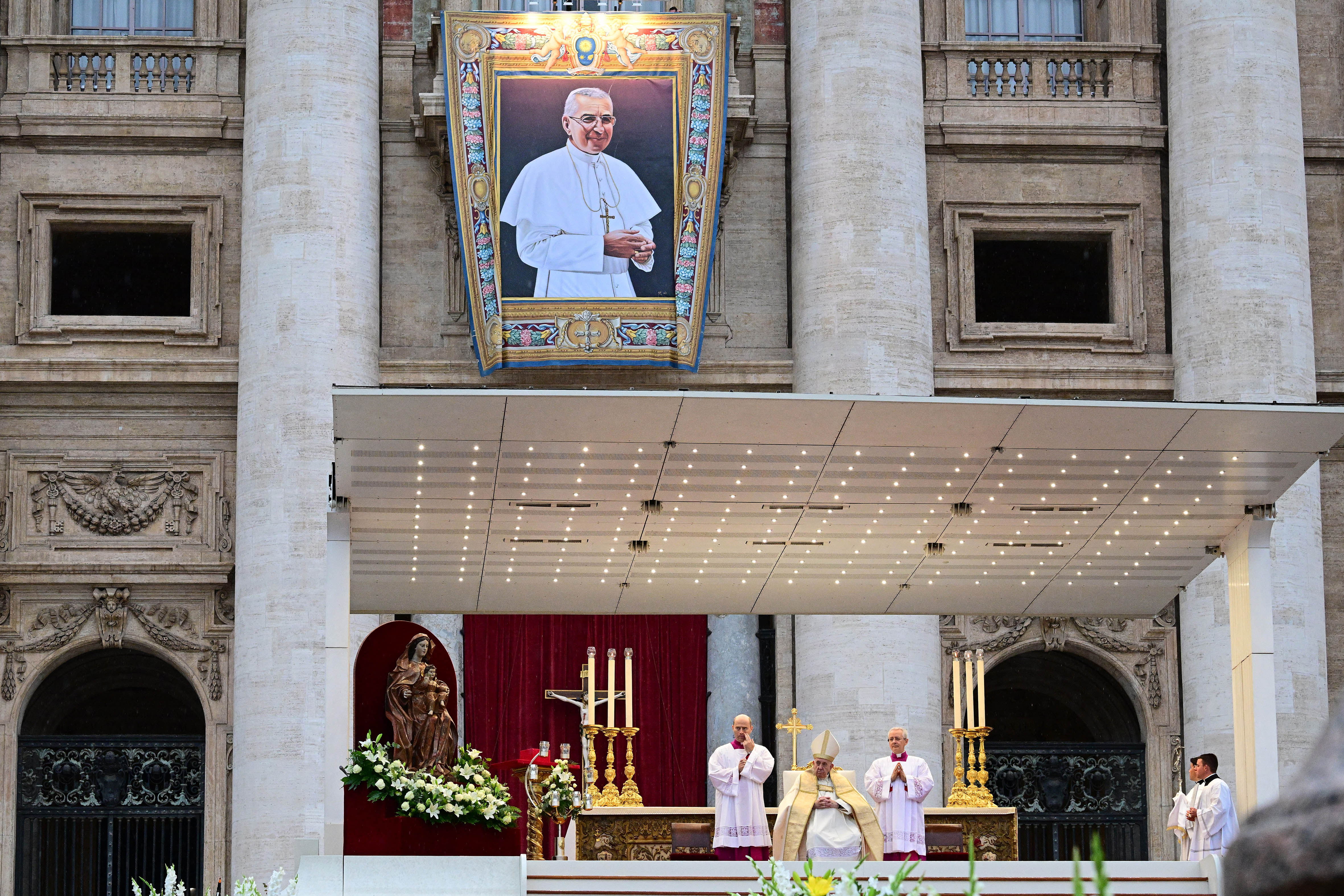 Francisco beatificó a Juan Pablo I por un milagro “argentino”
