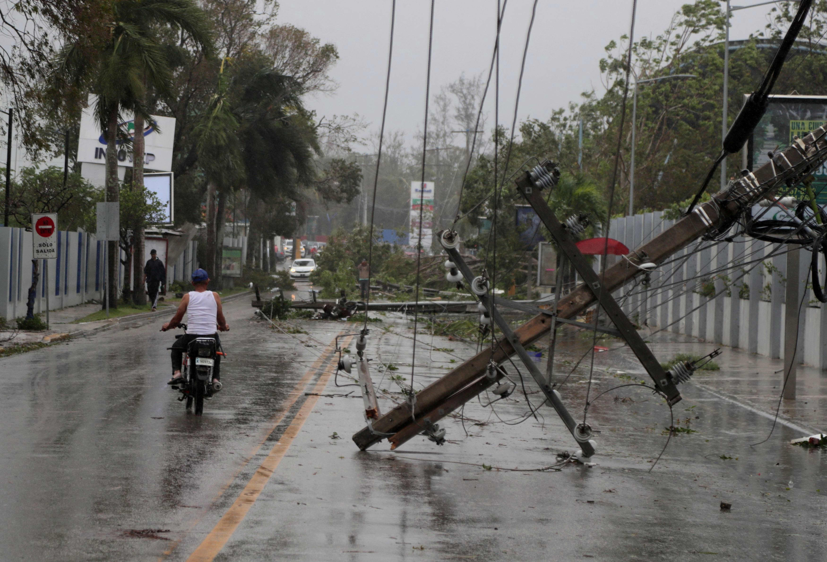 El paso del huracán Fiona en Puerto Rico dejó a millones sin electricidad