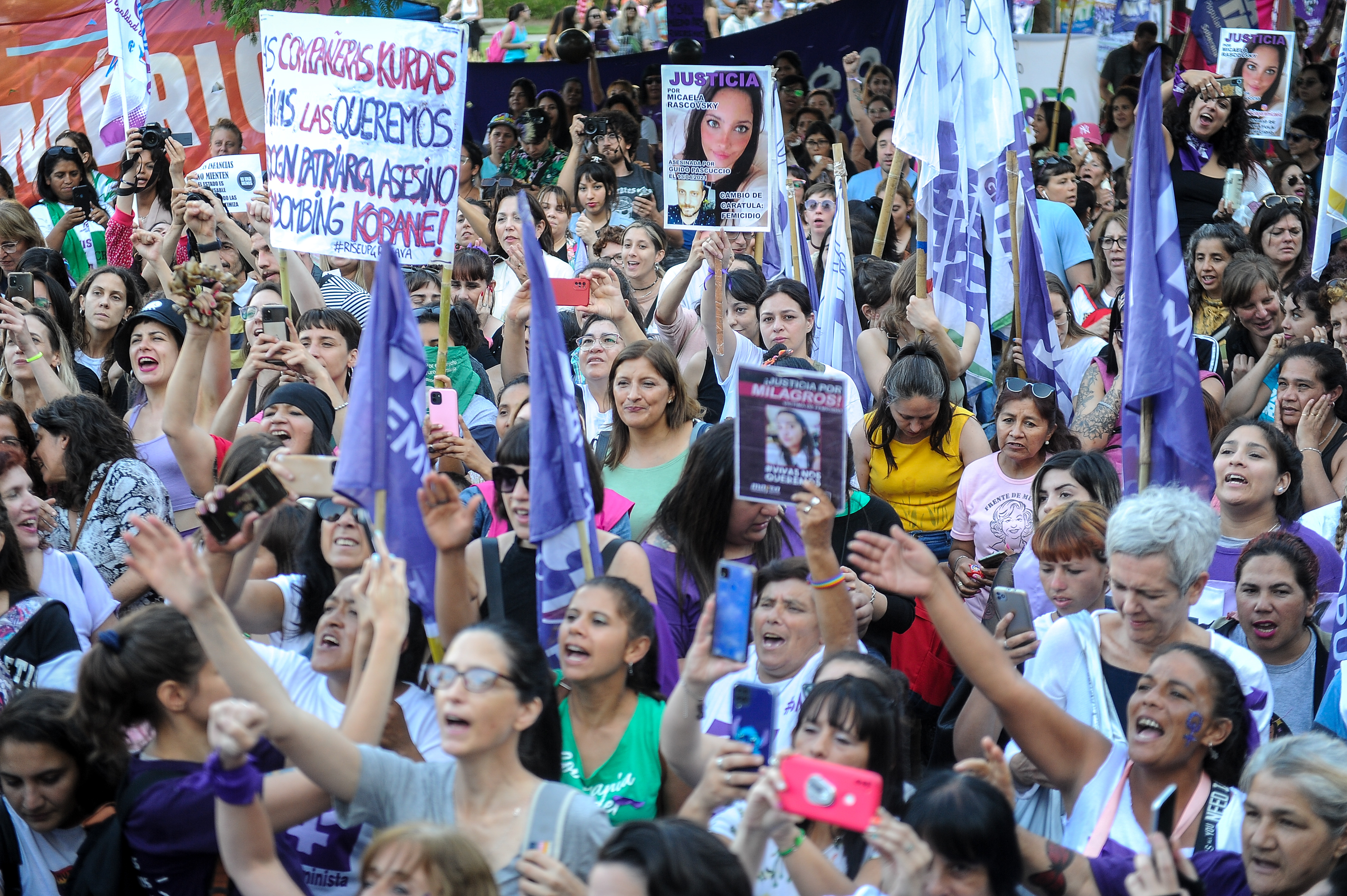 Día contra las Violencias hacia las Mujeres: una multitud se manifestó frente a Tribunales