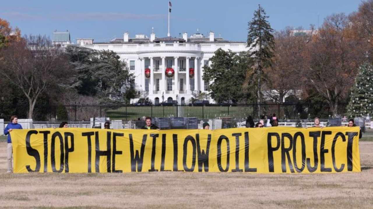 Biden aprobó un controversial proyecto de extracción de petróleo y gas