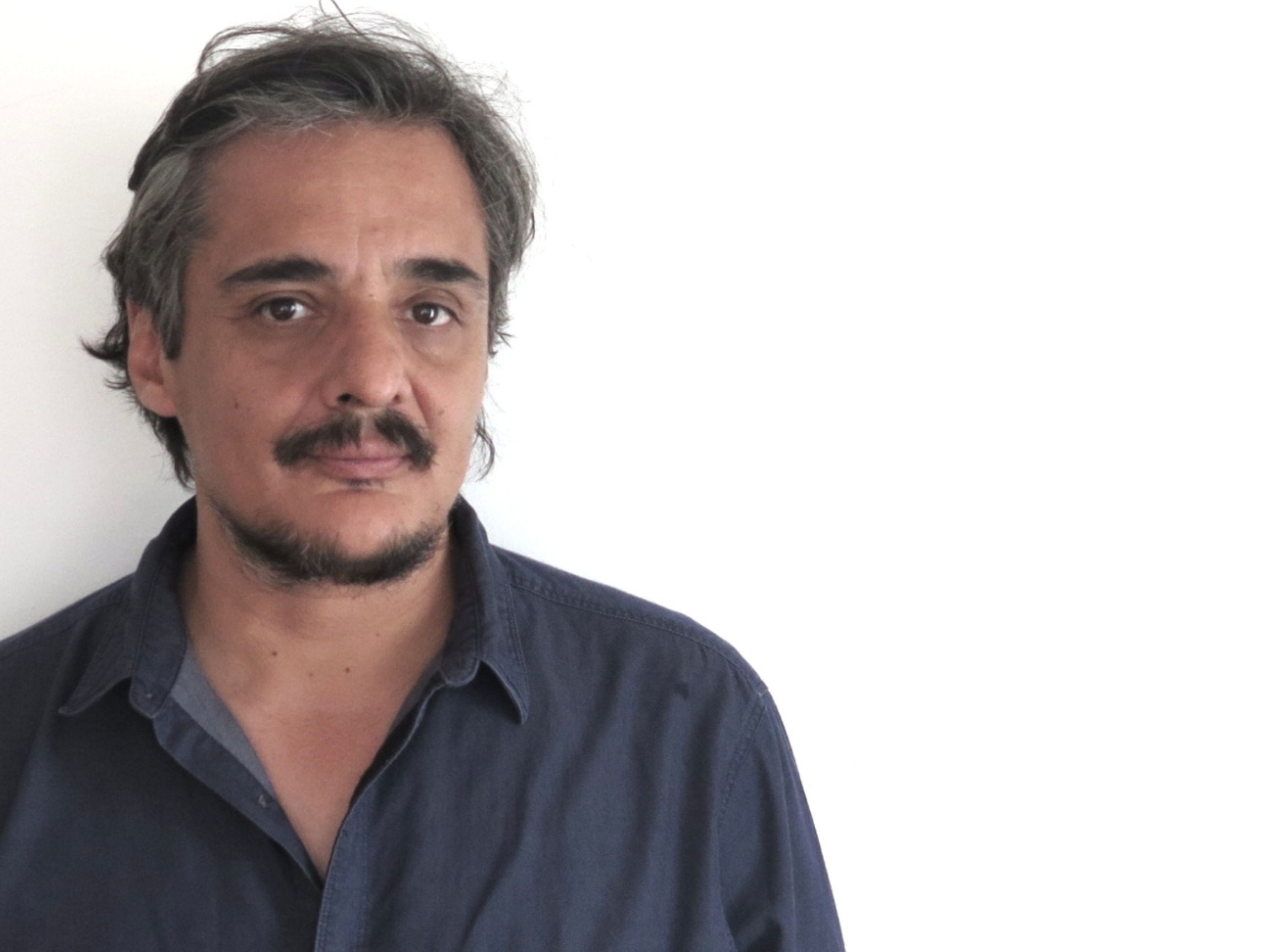 Juan Pablo Meneses: “Pasé de la crónica literaria a la literatura crónica”