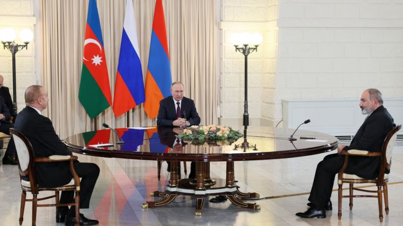 En Moscú y frente a Putin, Armenia y Azerbaiján buscan una salida dialogada