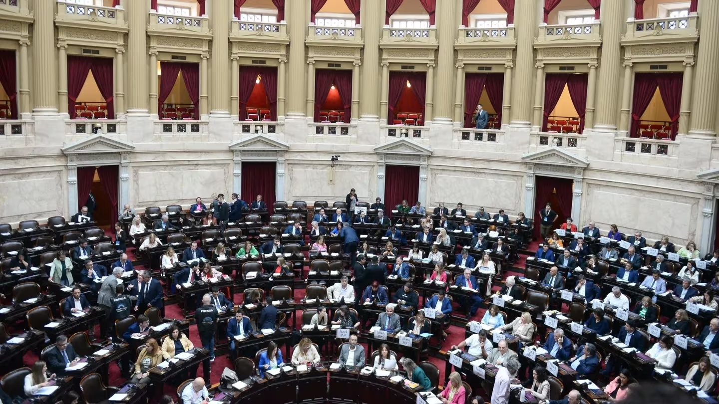 Un Congreso fragmentado y la ultraderecha consolidada como tercera fuerza