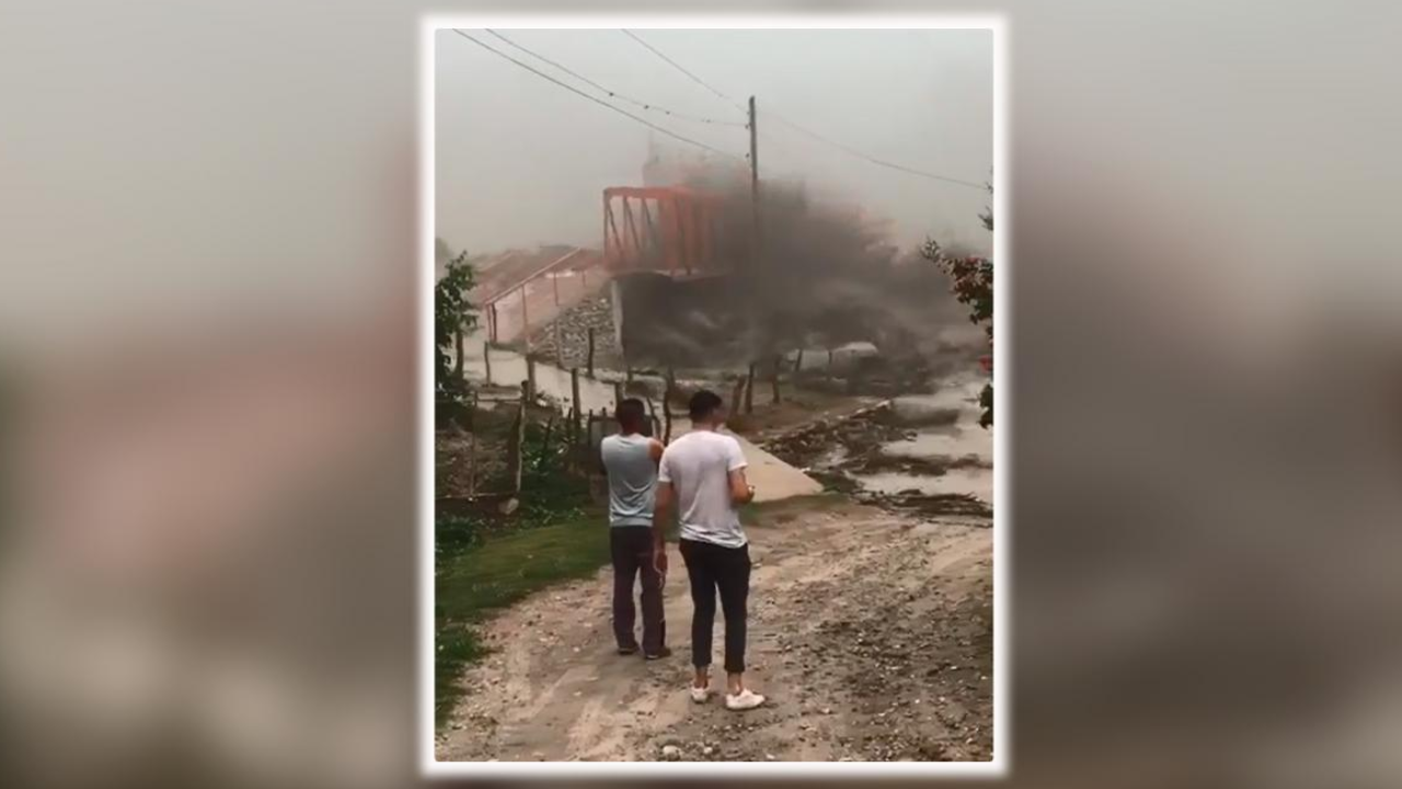 Un alud arrasó un puente peatonal en Catamarca y dejó aislada una localidad