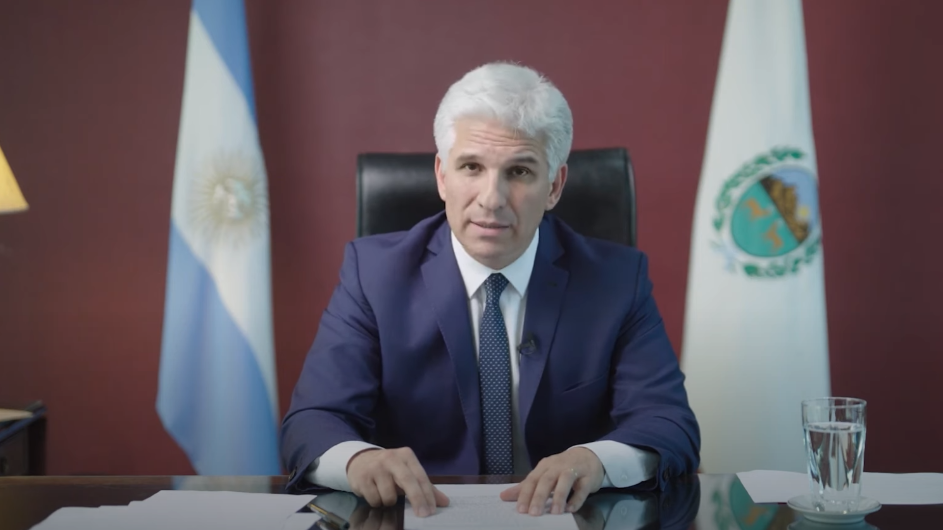 Poggi anunció que pagará los salarios estatales en dos cuotas