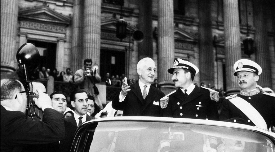 Año 1963: El radical Arturo Illia es proclamado presidente de la Nación Argentina