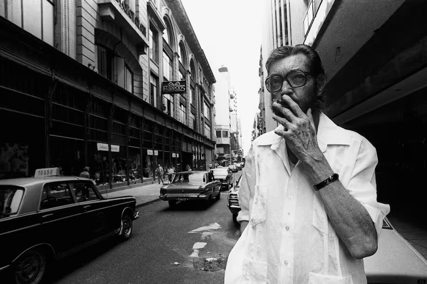 Año 1983: Julio Cortázar regresa a la Argentina luego de las primeras elecciones democráticas