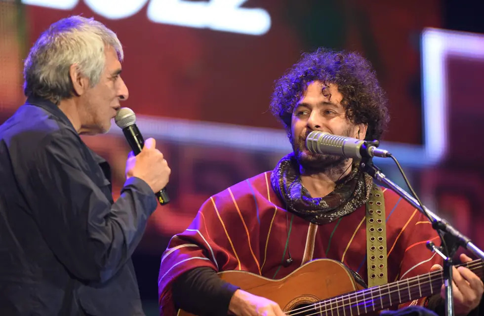 Chaqueño Palavecino, Peteco Carabajal, Pedro Aznar y Raly Barrionuevo en dos grandes lunas coscoínas