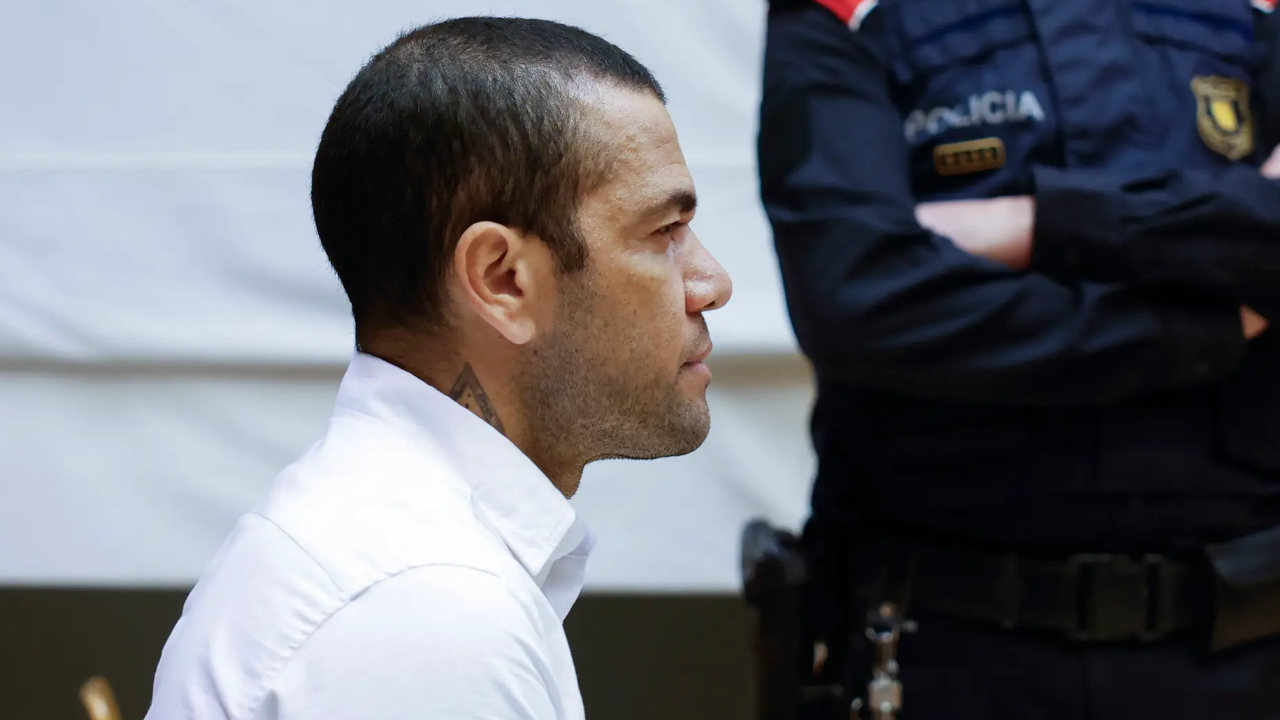 Dani-Alves-est%C3%A1-preso-desde-2023-por-la-agresi%C3%B3n-de-la-que-result%C3%B3-condenado