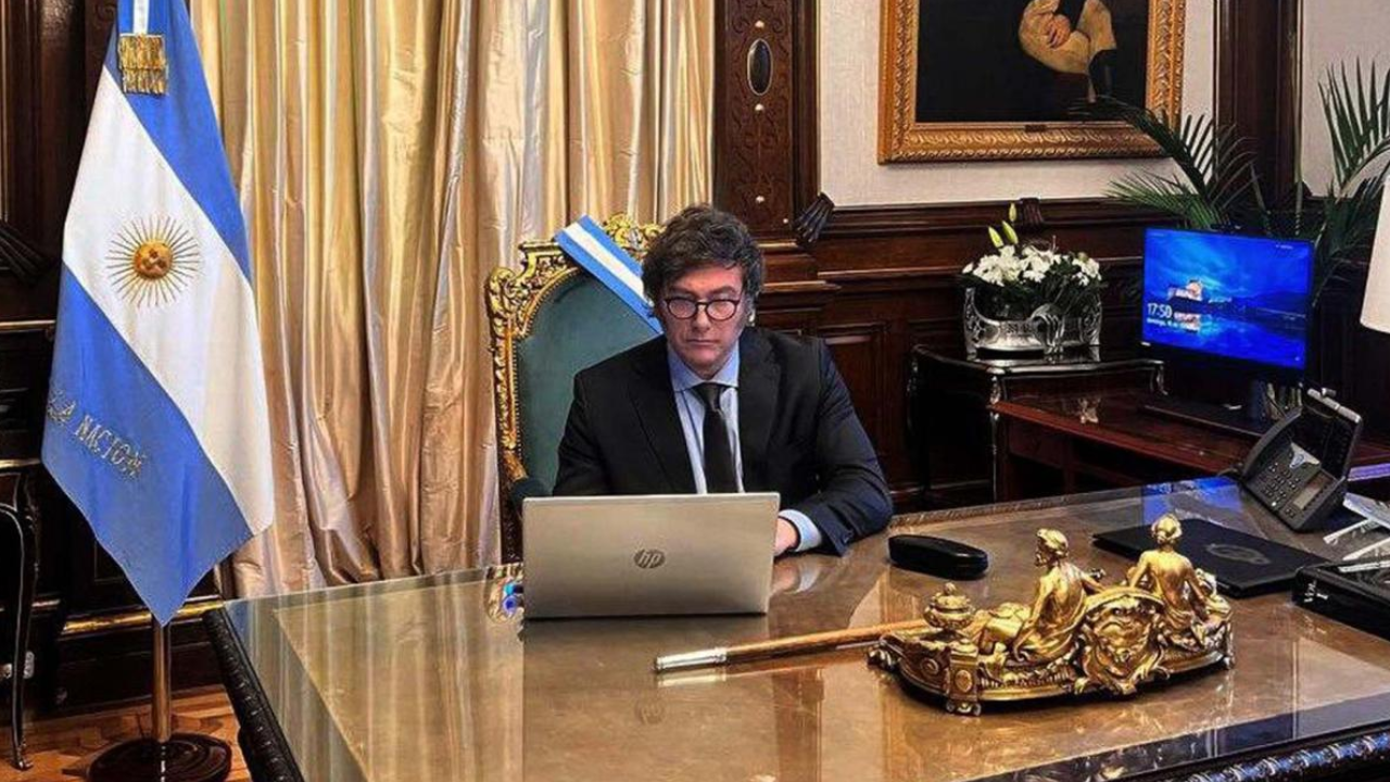 Milei habló con el CEO de BlackRock, que vendrá al país para “posibles proyectos de inversión”