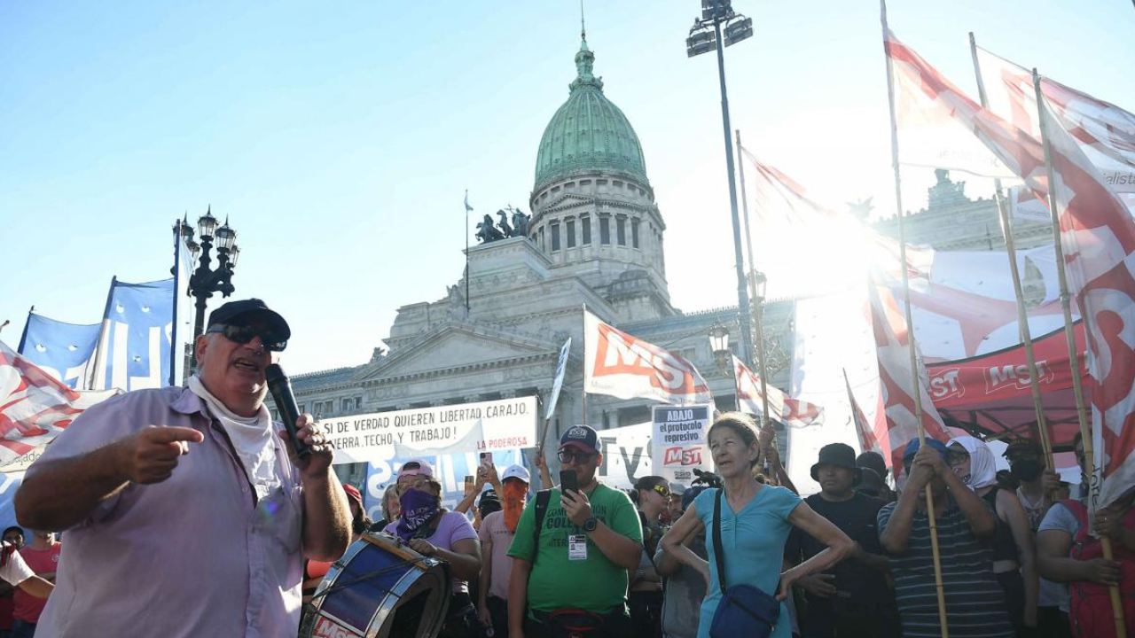 Marchas, bocinazo y un “festivalazo cultural” en rechazo al DNU y a la ley “Bases”