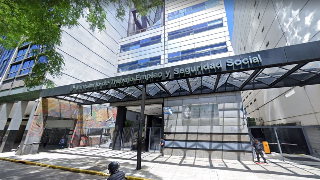 El Gobierno recibe a sindicatos docentes y ministros provinciales