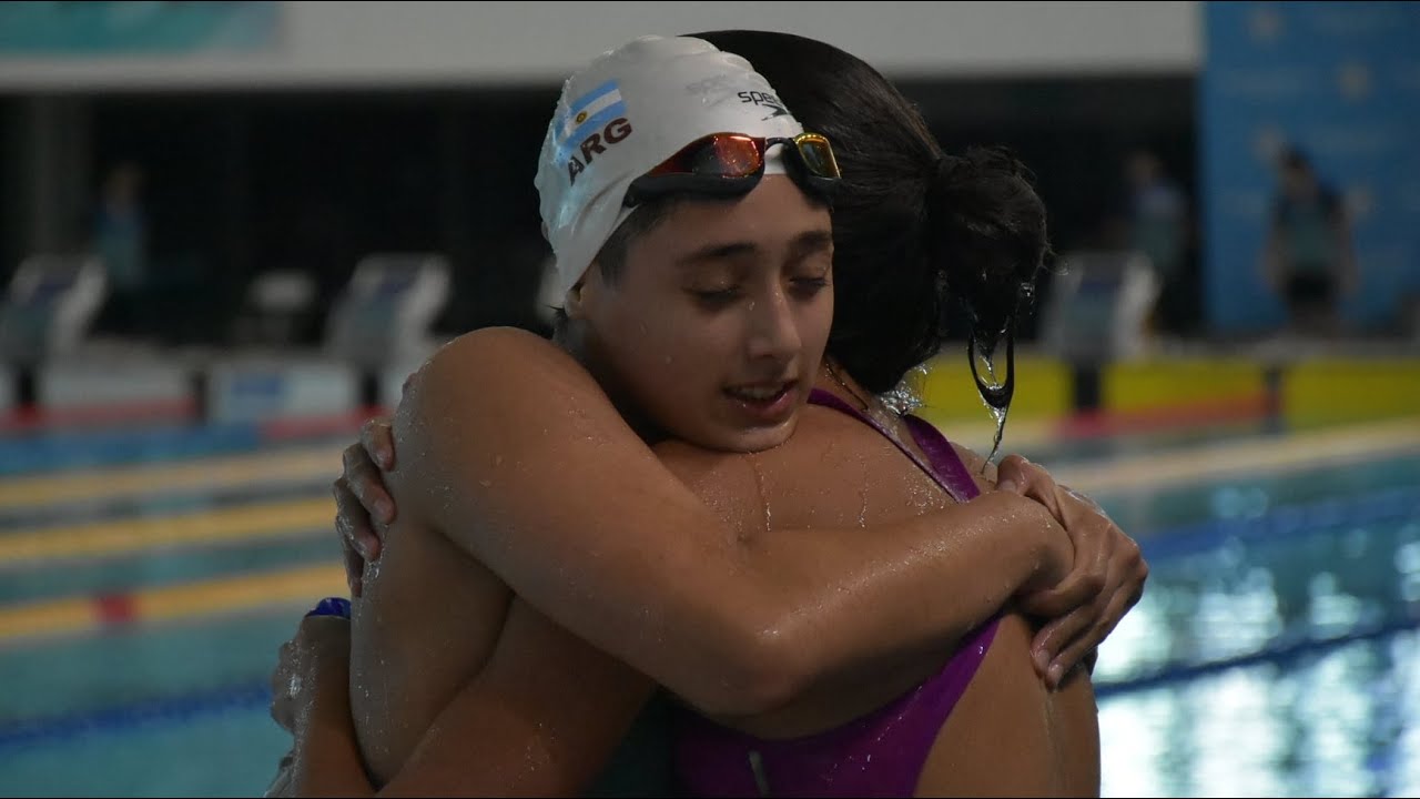 De la “Pelopincho” al Mundial: quién es Agostina Hein, la nadadora que dejó una marca en Doha
