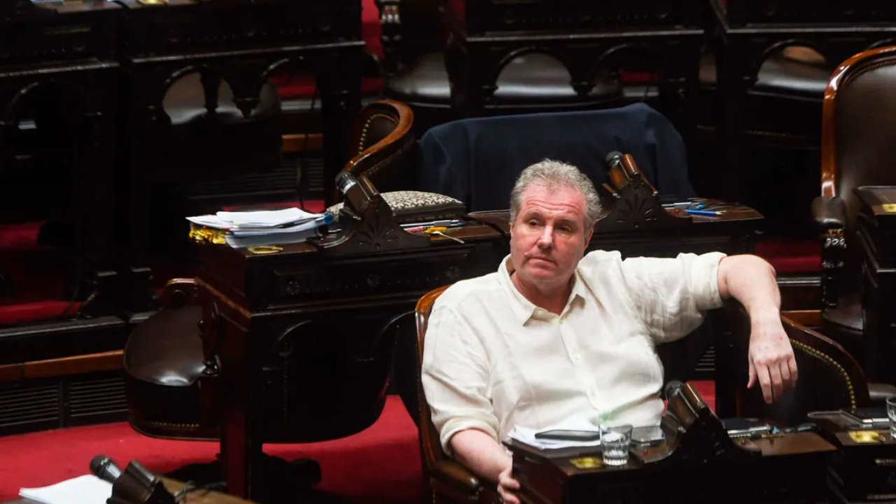 Gerardo Milman introdujo un proyecto para someter a consulta popular la Ley “Bases”