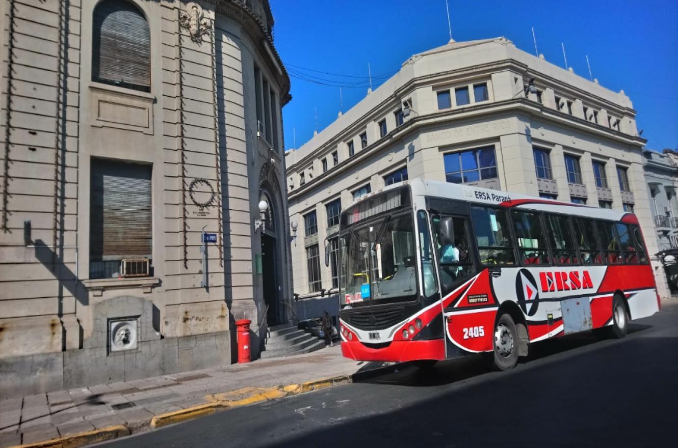 Paro y desconexión: Paraná no tiene transporte público hace 10 días