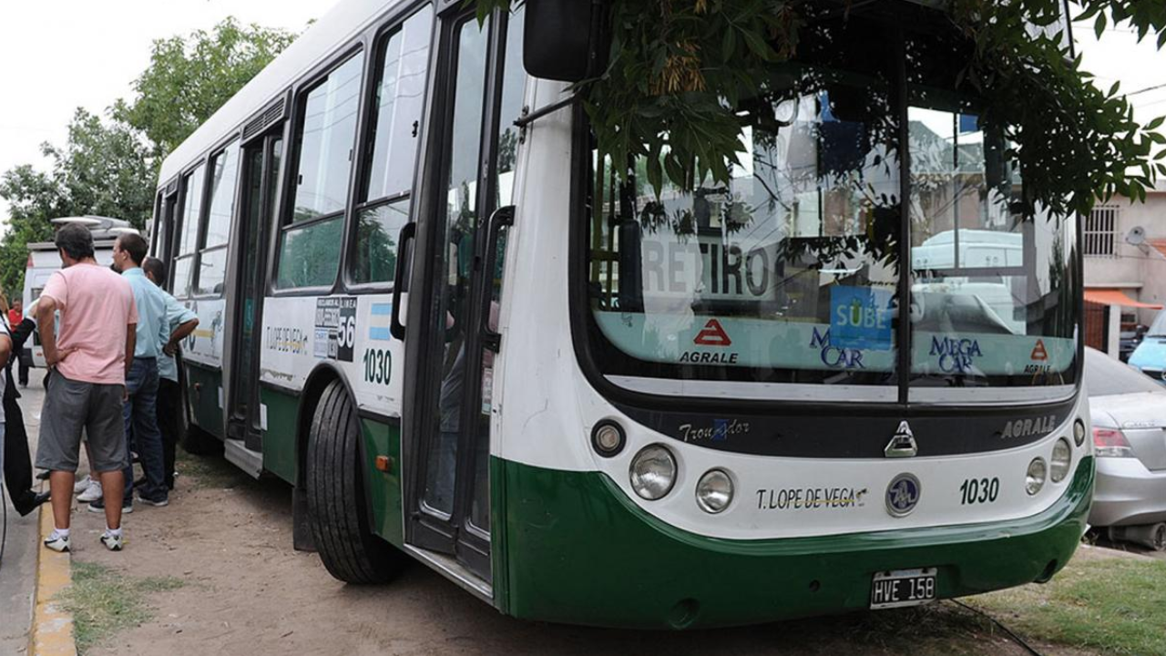 Una empresa de colectivos no descarta prestar un servicio mínimo durante el paro general