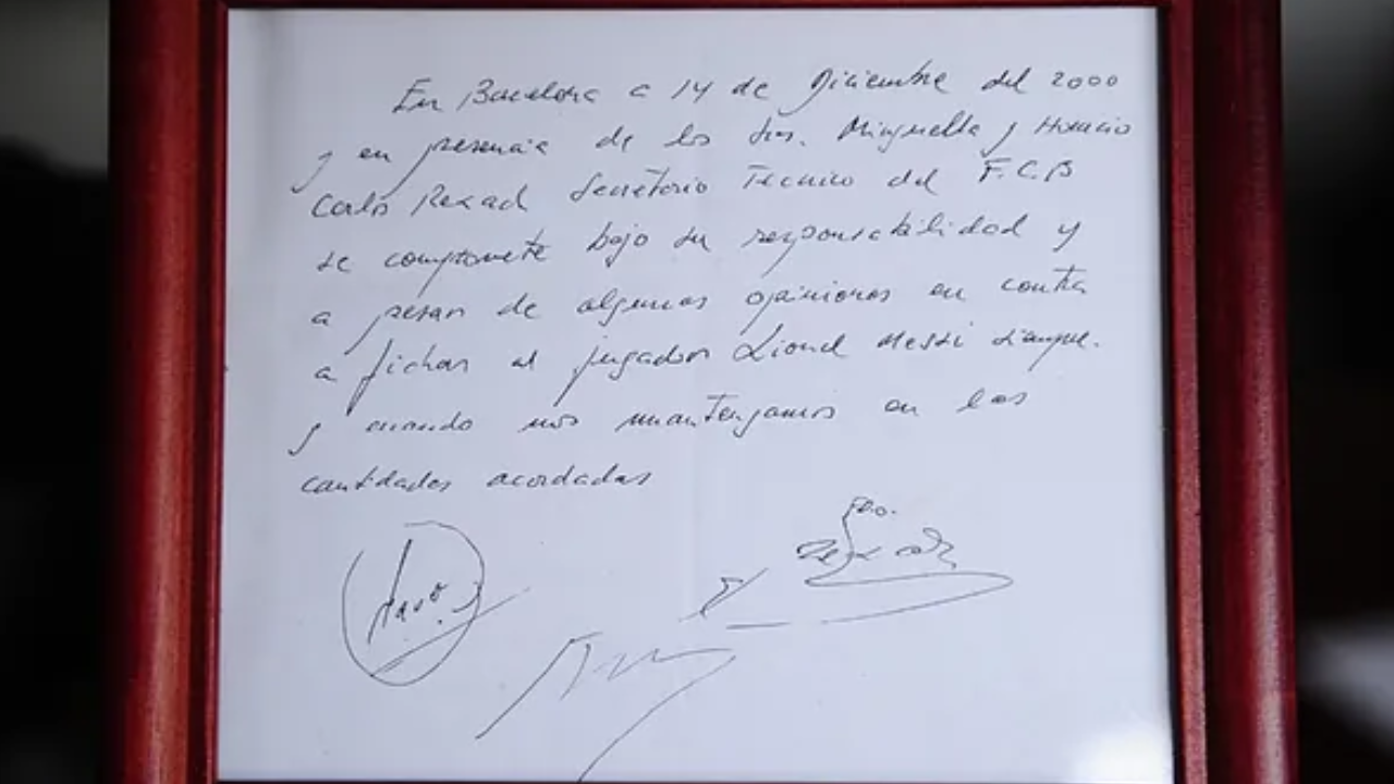 Sale a subasta el “primer contrato” de Messi firmado en una servilleta
