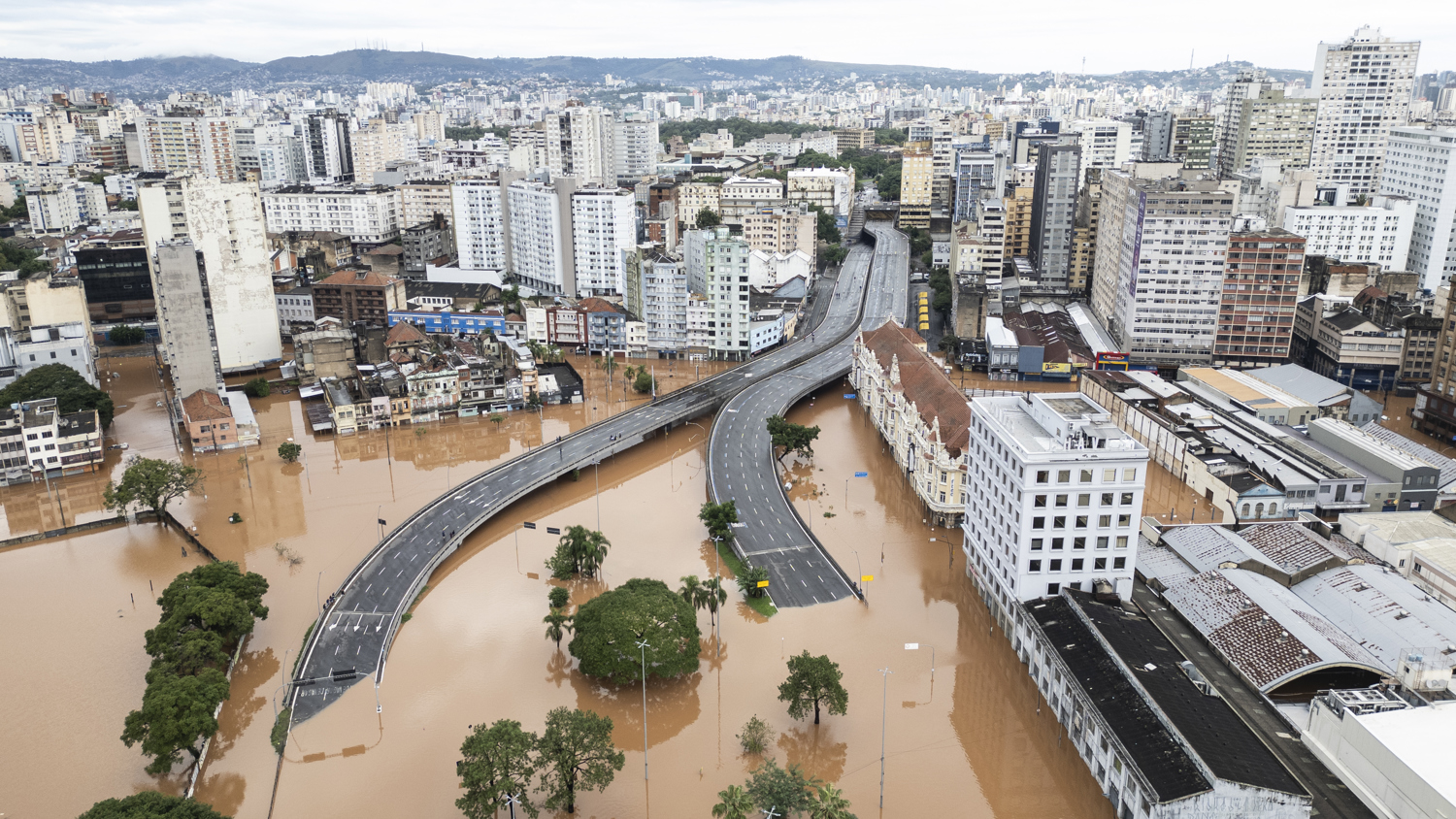 Brasil: 78 muertes y Porto Alegre bajo agua, en las inundaciones más trágicas en décadas