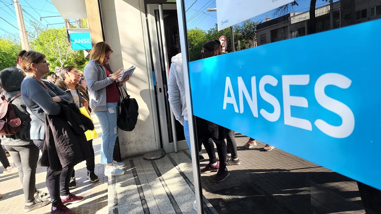 ANSES oficializó el aumento del 1,88% en las jubilaciones y las asignaciones familiares para octubre