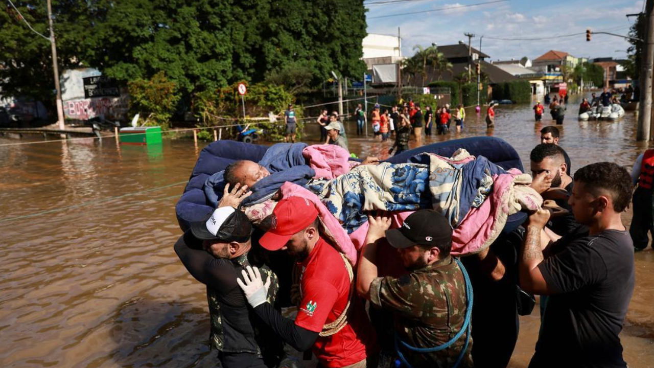 Un rescate emocionante, evacuados y destrucción: la tragedia de las inundaciones en Brasil