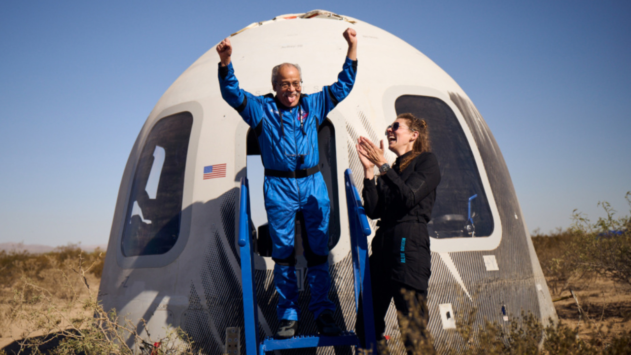 Un hombre de 90 años se convirtió en la persona de mayor edad en llegar al espacio