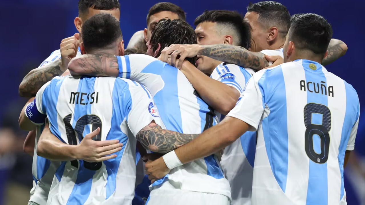 Argentina ganó en su debut de Copa América ante Canadá con goles de Julián y Lautaro