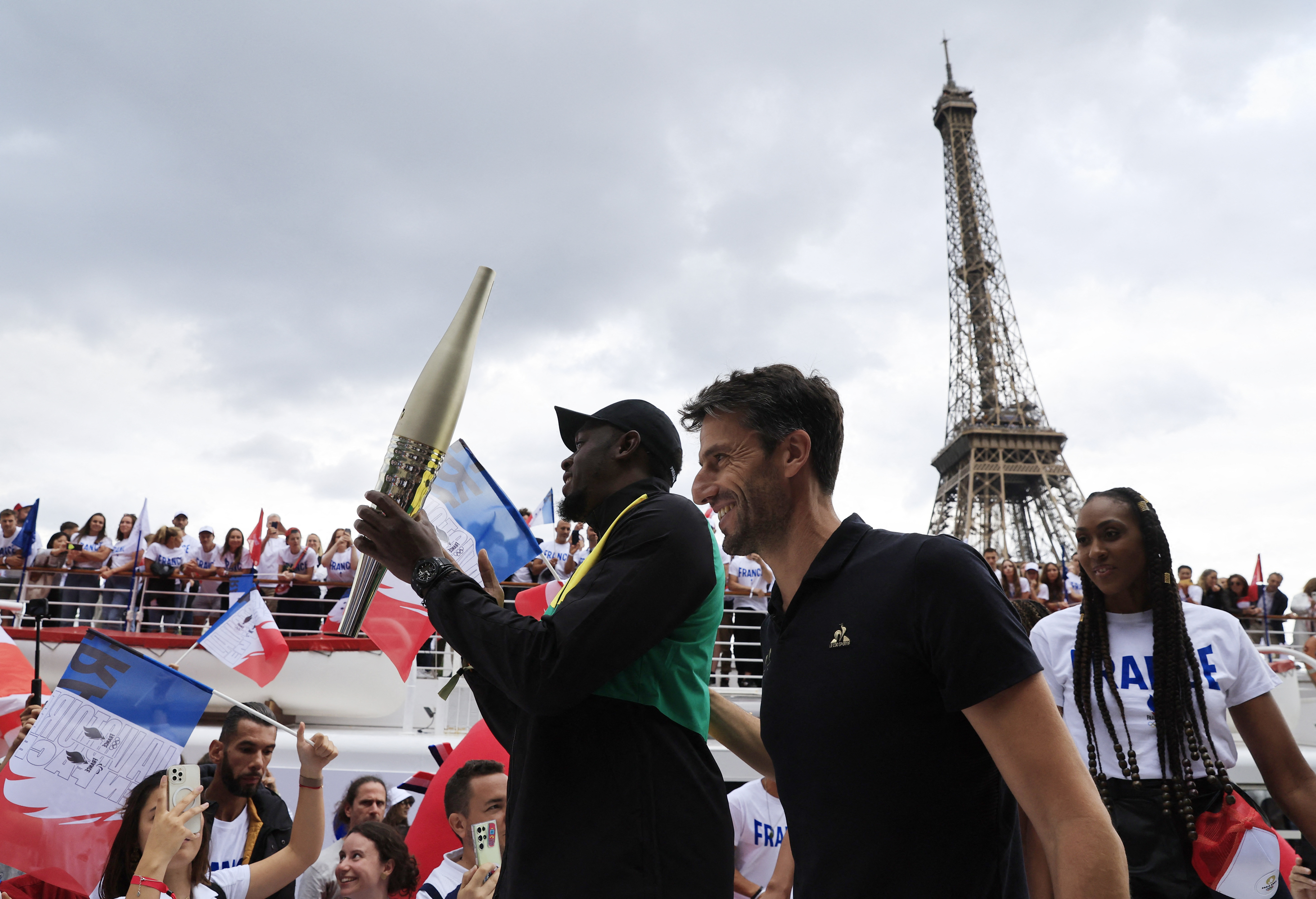 A una semana del comienzo de los Juegos, Paris aviva su fuego olímpico