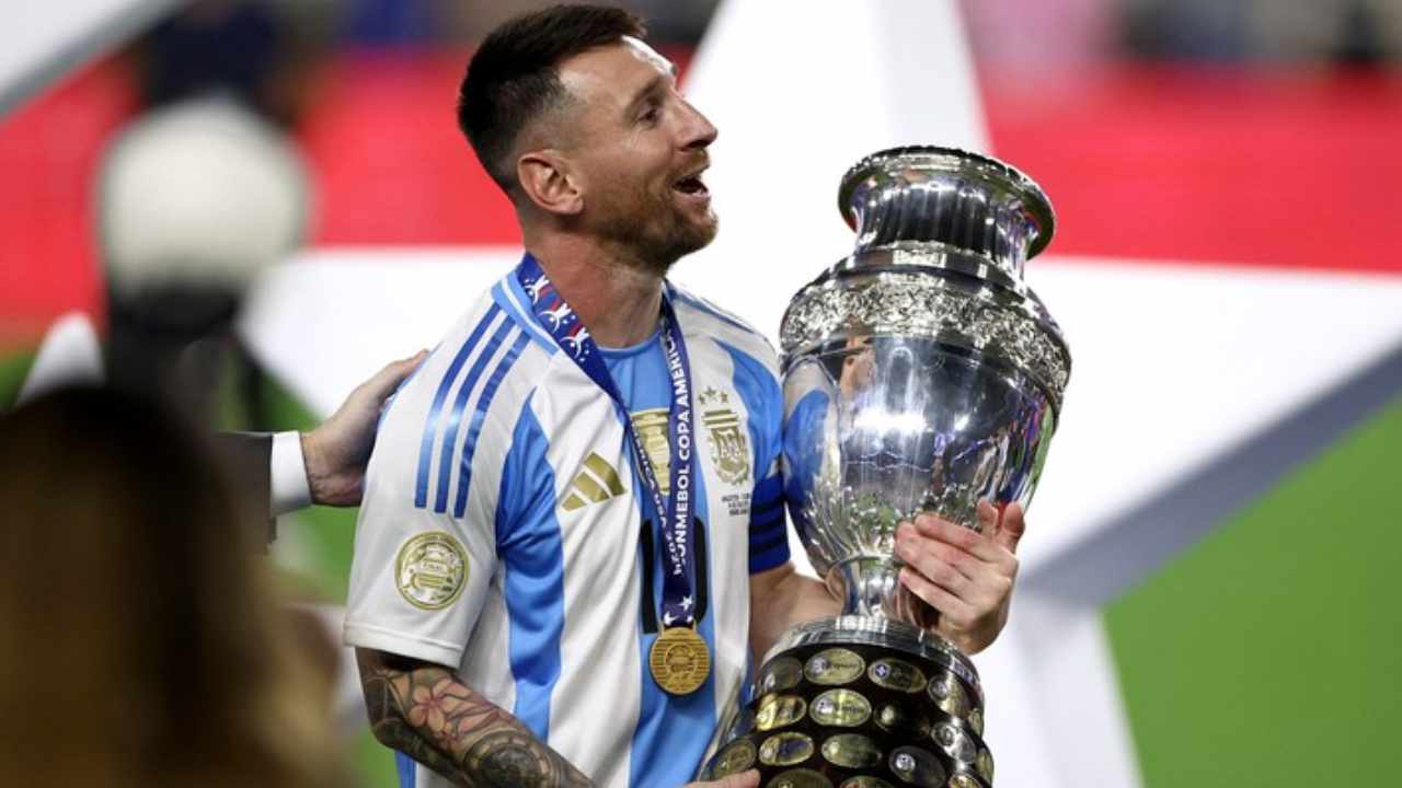 Messi es el futbolista con más títulos de la historia