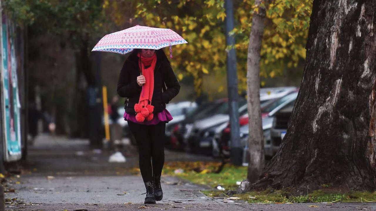 ¿Cómo viene el clima este finde? Regiones con 30° en pleno invierno y alerta por nevadas en otras zonas