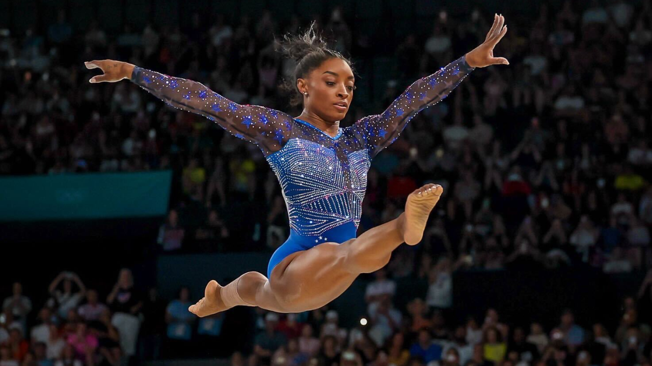 Simone Biles volvió a volar y ganó el Oro del all-around individual