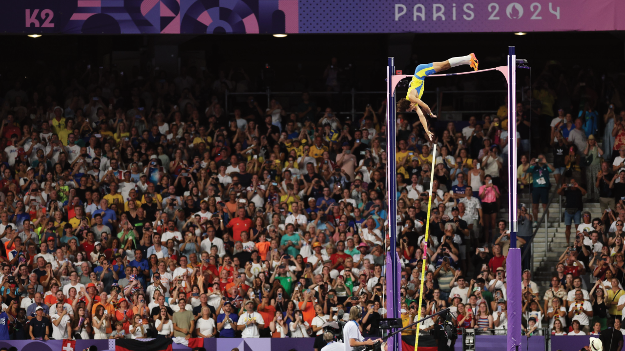 Duplantis, un ovni de oro: récord olímpico y mundial en salto con garrocha