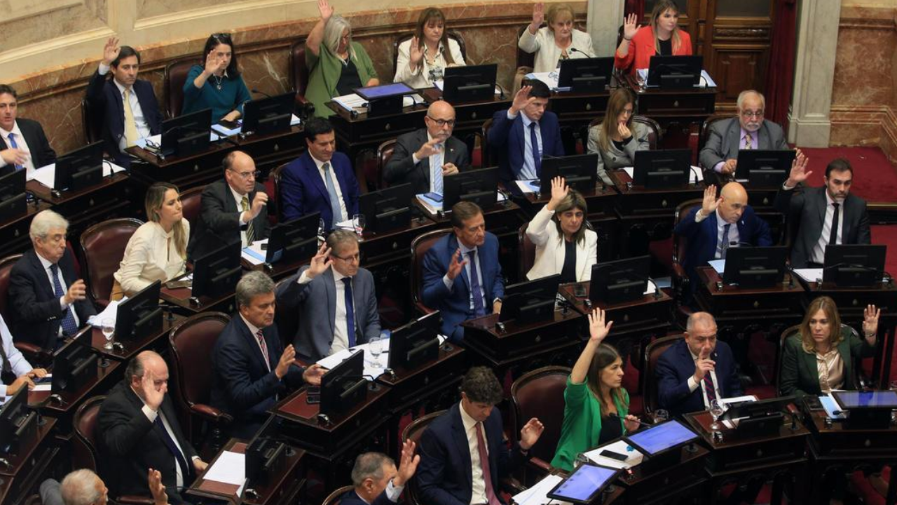 Los senadores retrotrajeron el aumento de sus dietas