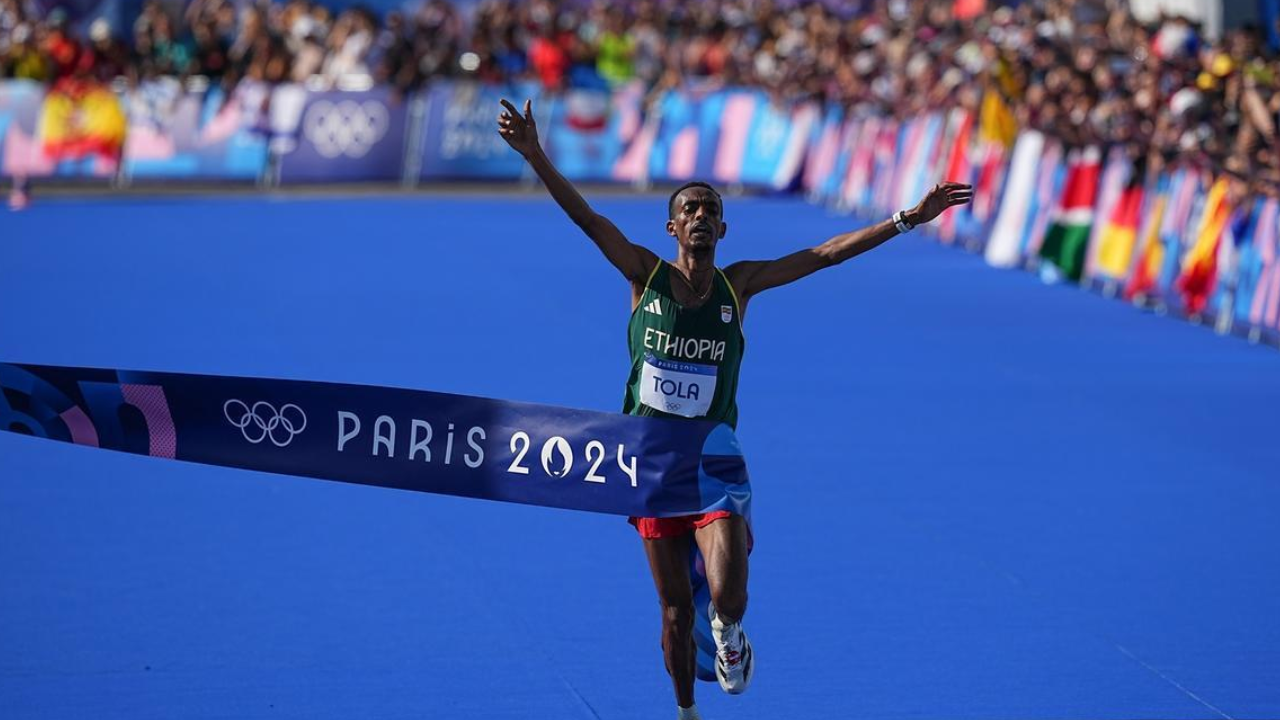 Maratón: Tamirat Tola fue como suplente y terminó con el oro y el nuevo récord olímpico