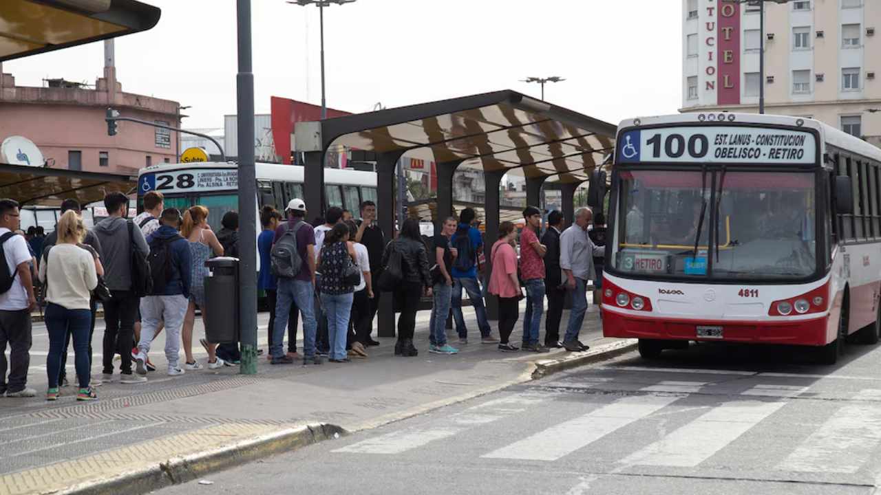 El Gobierno dictó la conciliación obligatoria y no habrá paro de colectivos