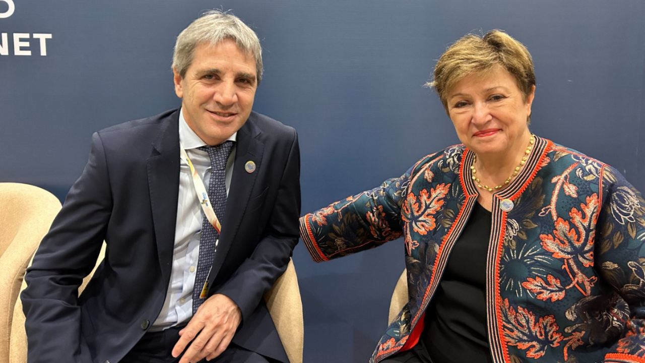 Luis Caputo y Kristalina Georgieva, directora del FMI,