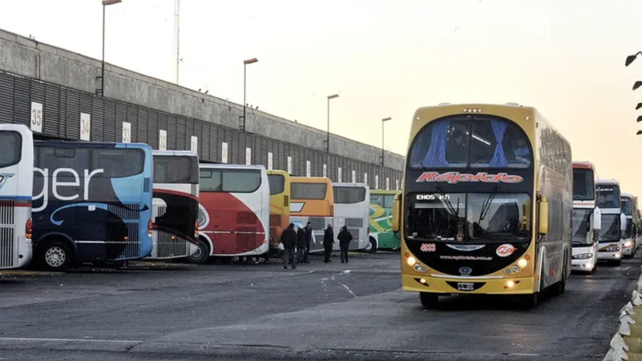 El Gobierno desregula el transporte de pasajeros en micros de media y larga distancia