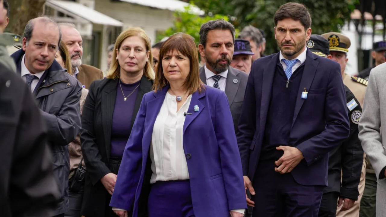 Ofrecen recompensa de $10 millones para encontrar a quienes amenazaron a Bullrich y Pullaro