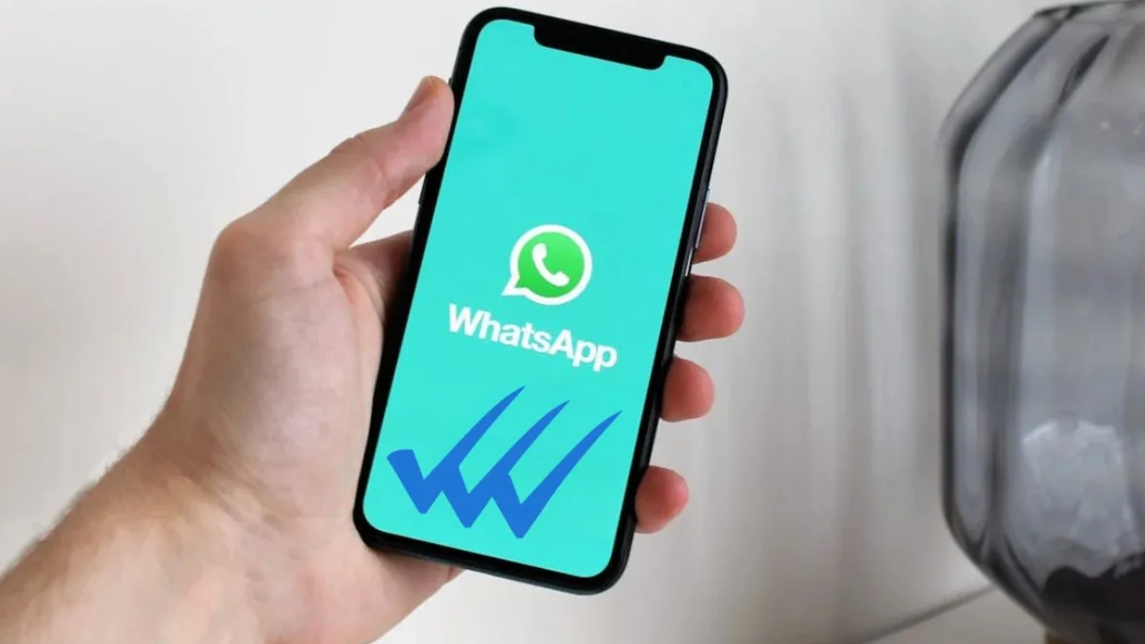 WhatsApp lanza las tres tildes: para qué sirve la tercera