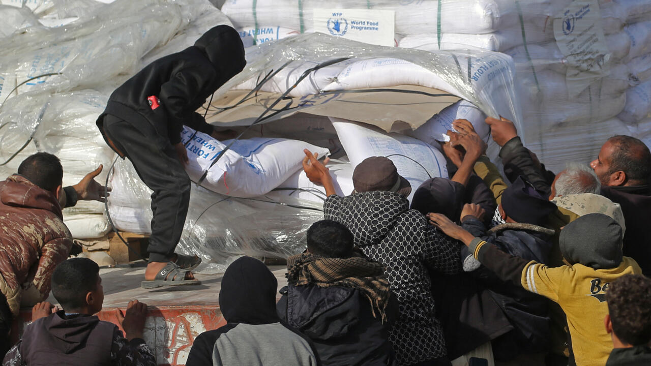 Con más de 600 camiones con alimentos, comienza ingreso de ayuda humanitaria a la Franja de Gaza