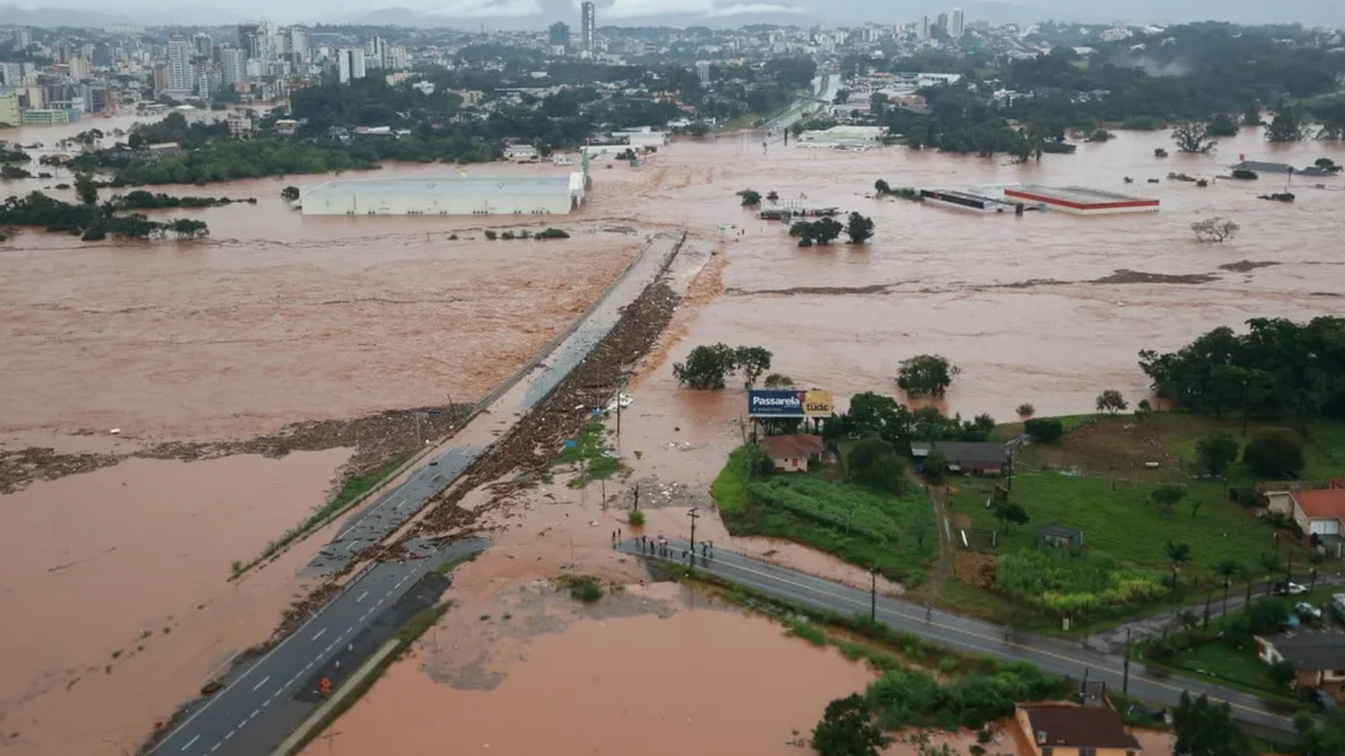 Fuertes lluvias provocaron inundaciones en Florianópolis y Camboriú