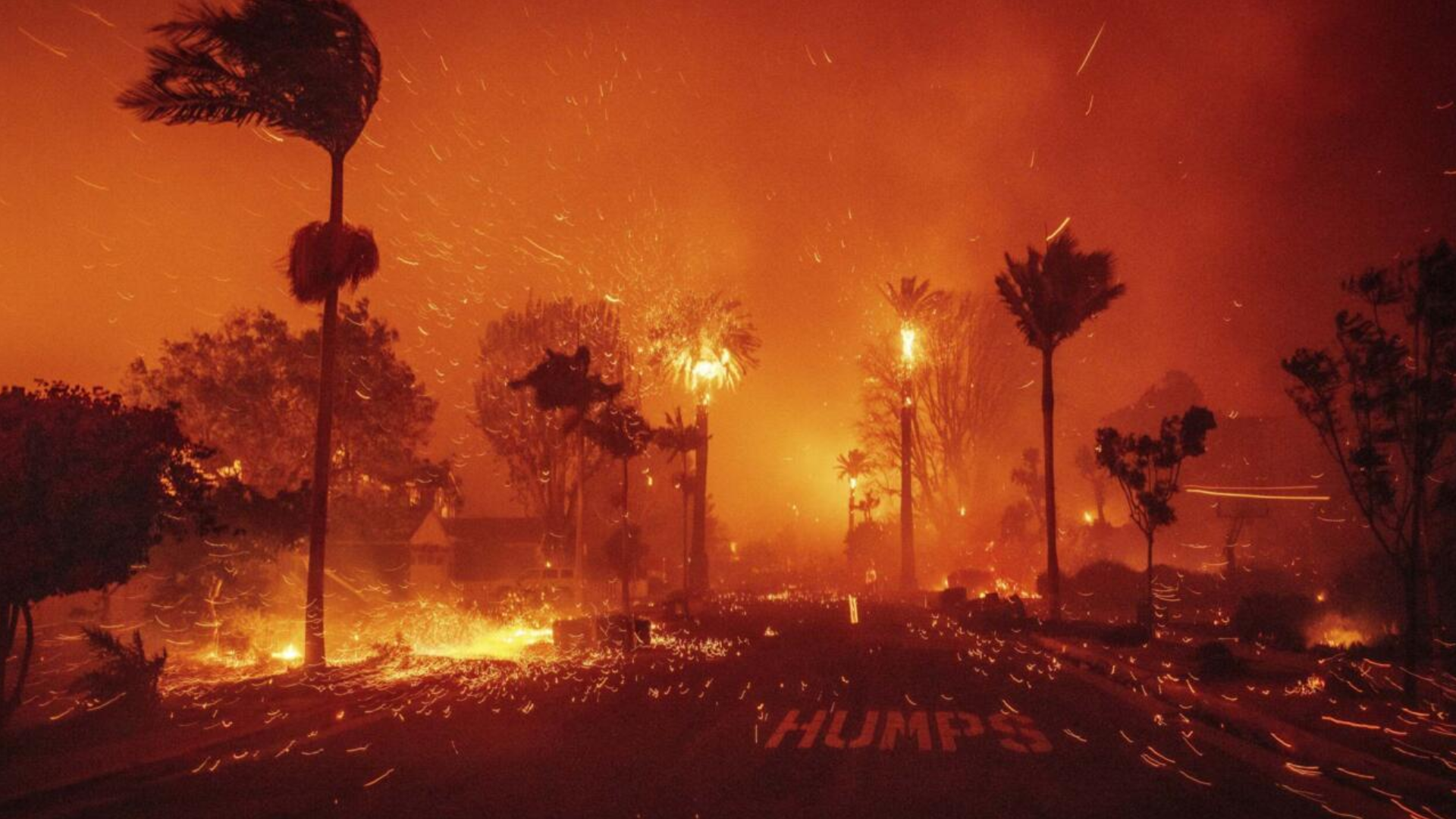 Peligro de incendios en Los Ángeles por fuertes vientos