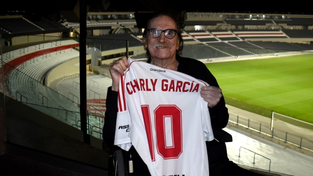 Sorpresa en River: Charly García cenó en el Monumental y se llevó la diez