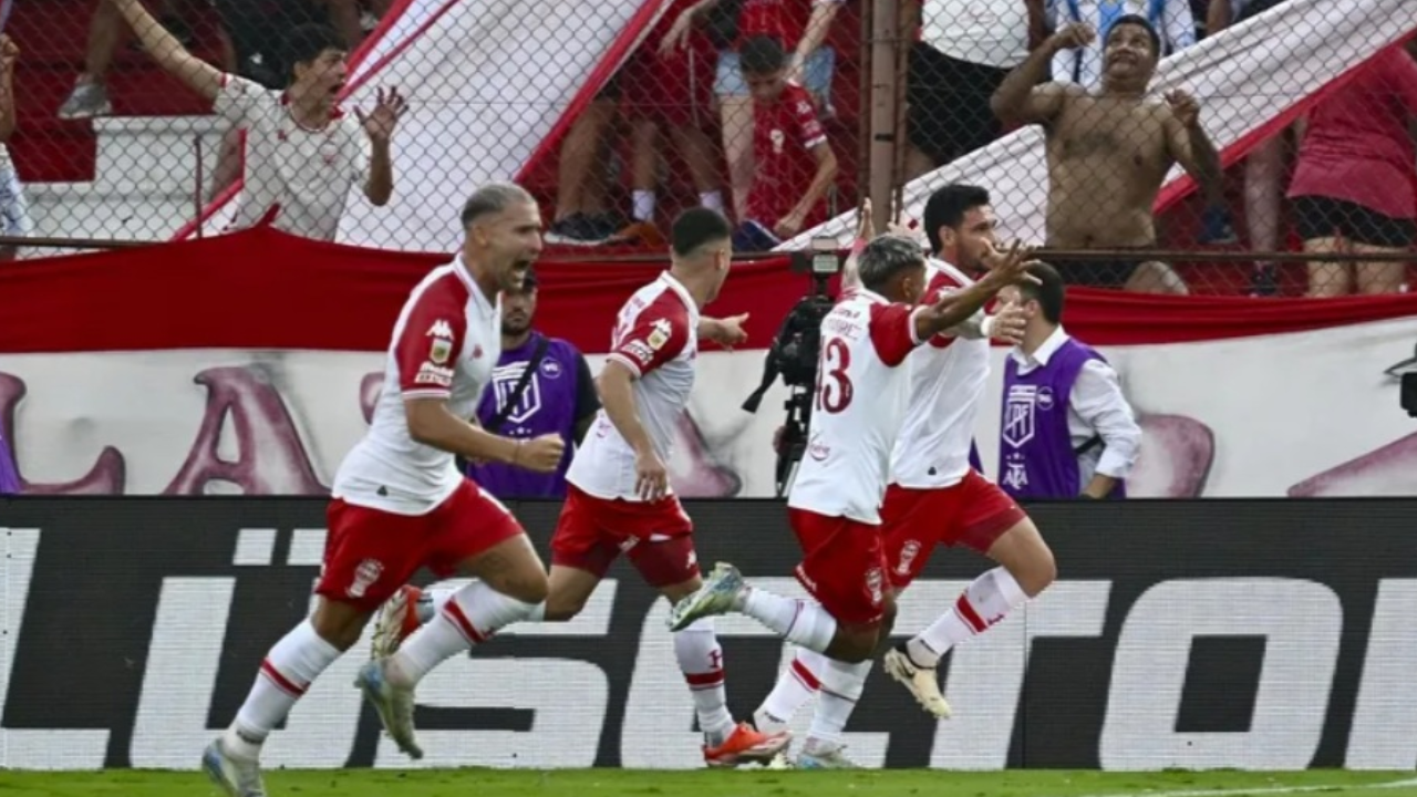 Huracán derrotó 2-0 a San Lorenzo y se quedó con el clásico