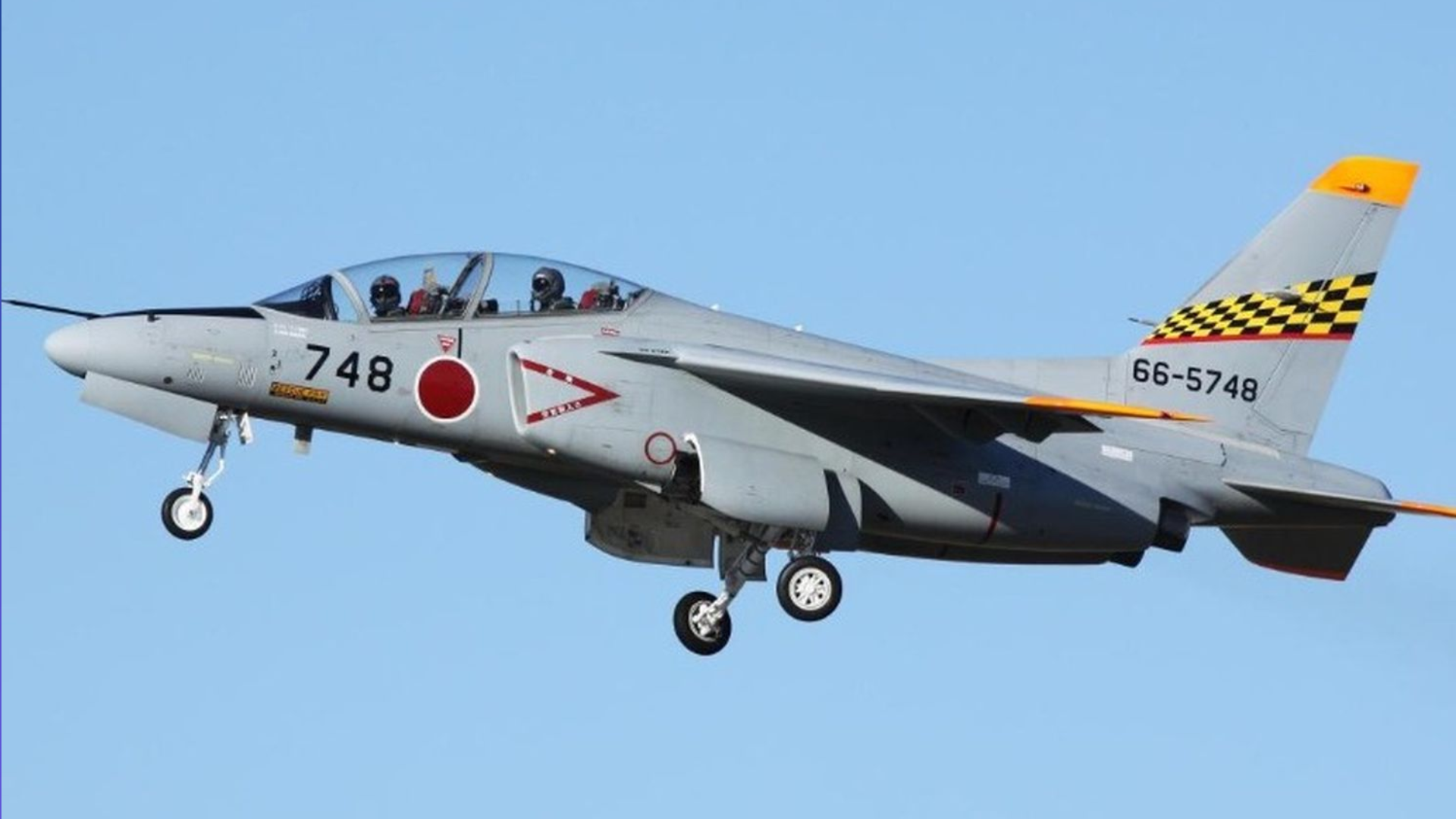 Un avión militar japonés se estrelló en un lago: hay 2 desaparecidos