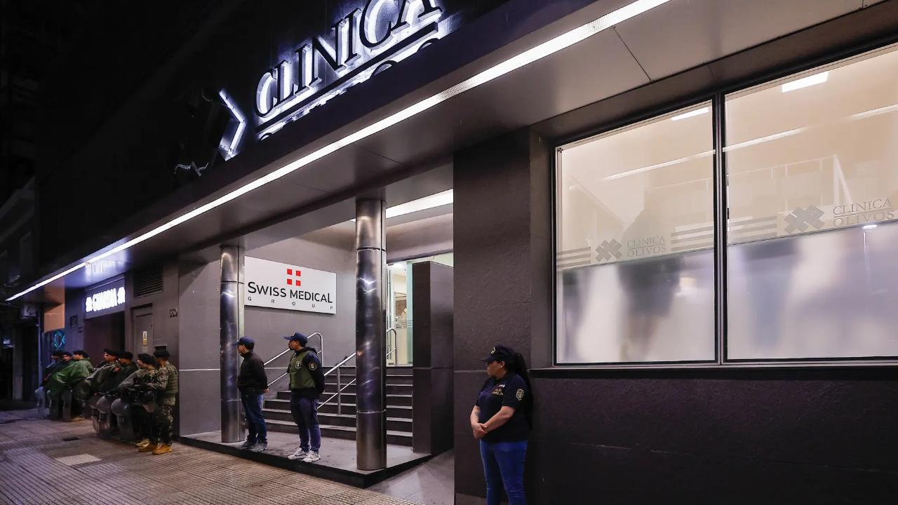 Allanaron la clínica donde habían operado a Maradona