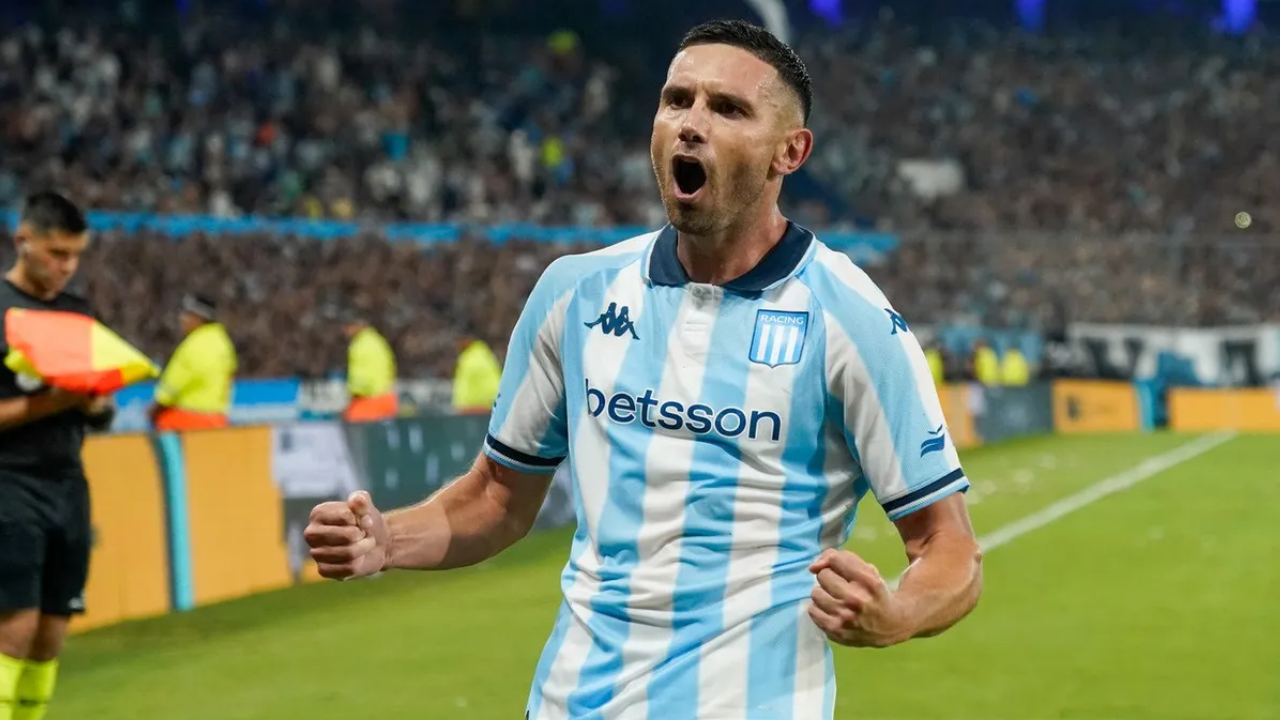 Racing goleó a Colo Colo por 4 a 0 y clasificó a los octavos de final de la Copa Libertadores